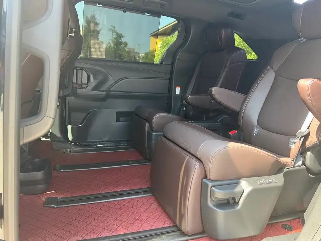 Toyota Granvia — фото 5