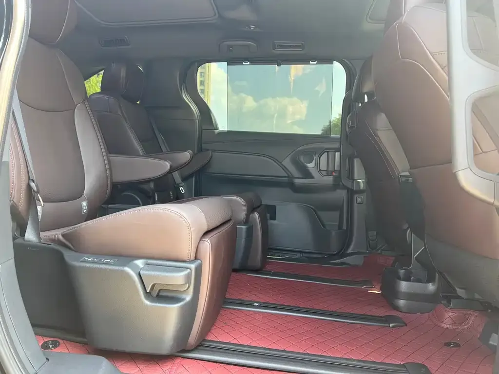 Toyota Granvia — фото 4