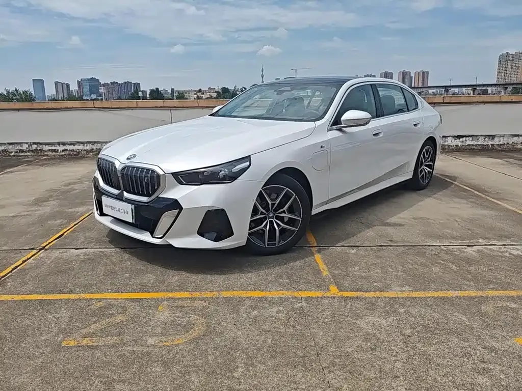 BMW i5 — фото 1