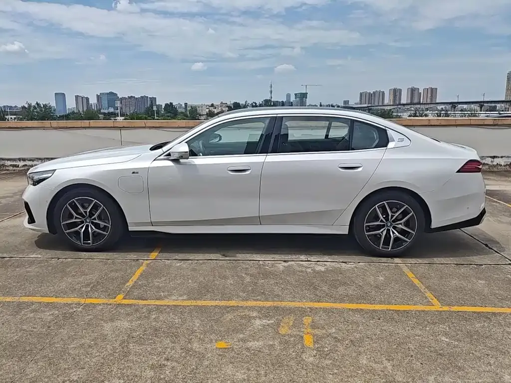 BMW i5 — фото 4