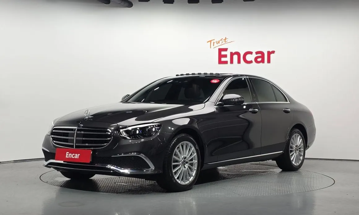 Mercedes-Benz E-Class — фото 1