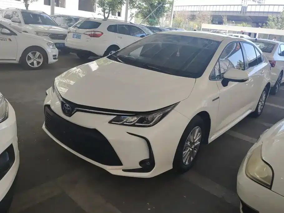 Toyota Corolla — фото 1