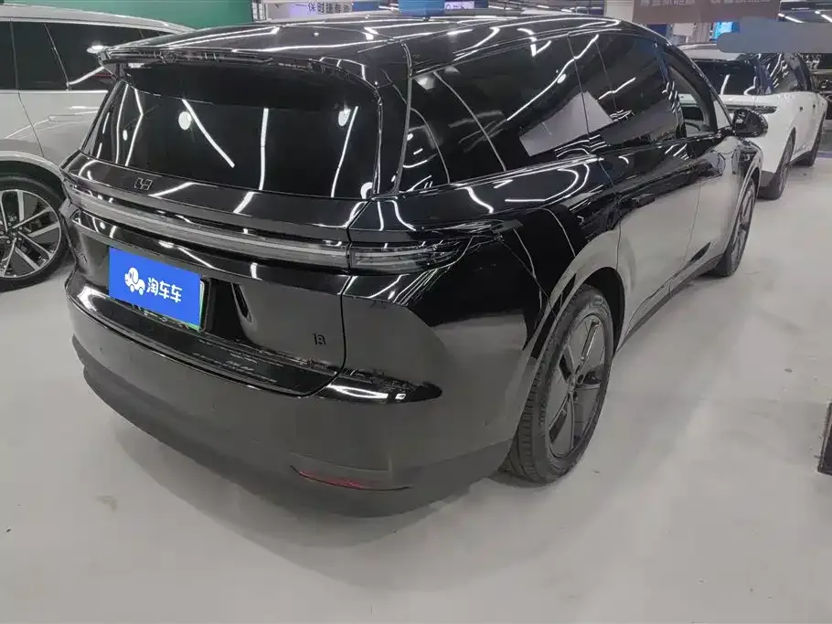Li Auto i8 — фото 5