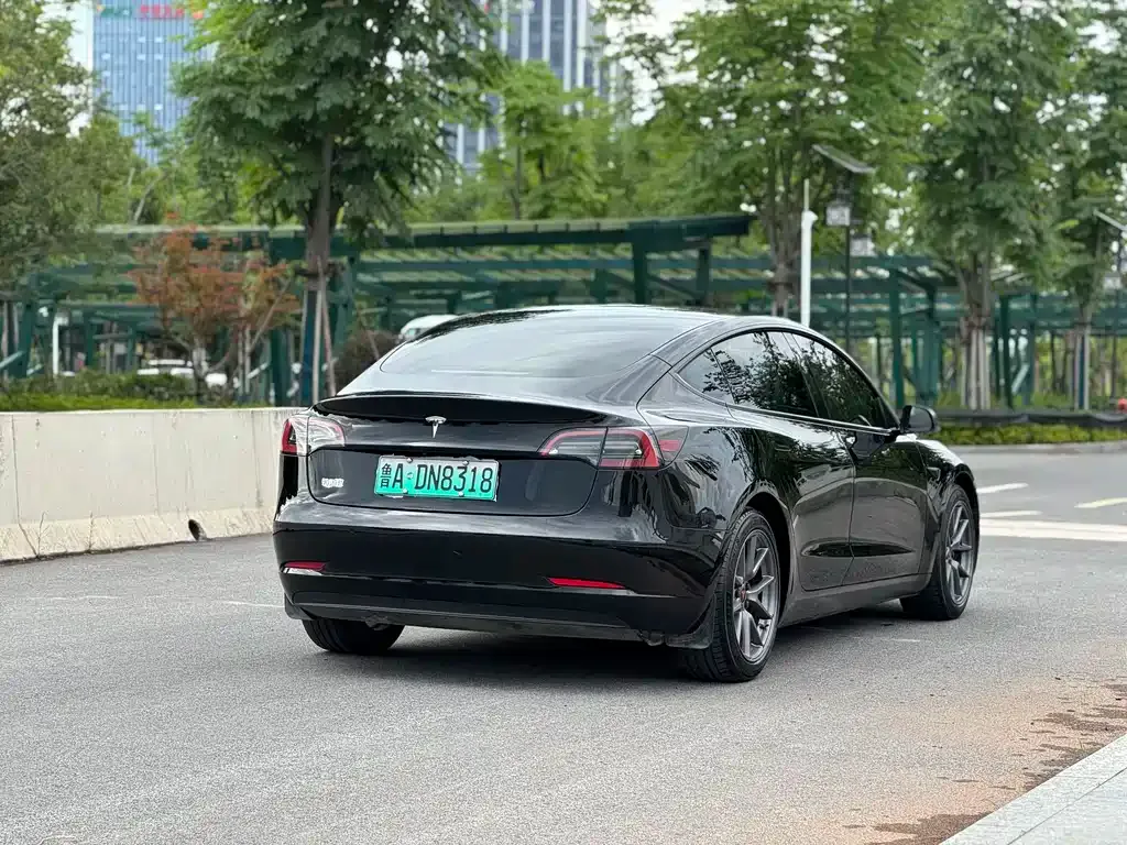 Tesla Model 3 — фото 8
