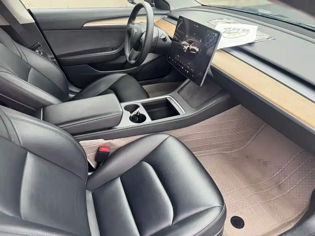 Tesla Model 3 — фото 9