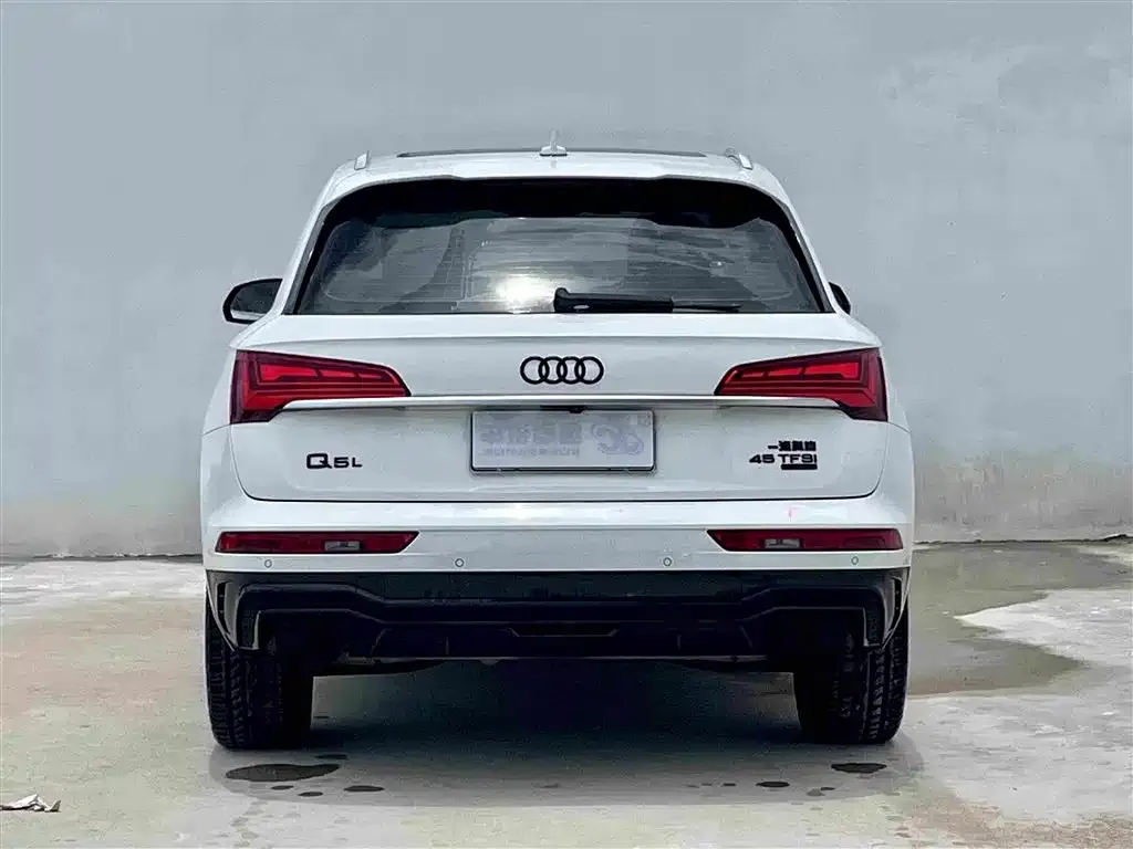 Audi Q5L — фото 9