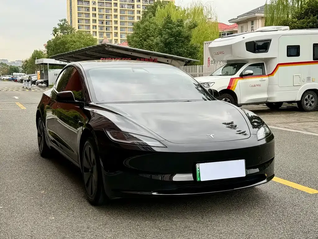 Tesla Model 3 — фото 4
