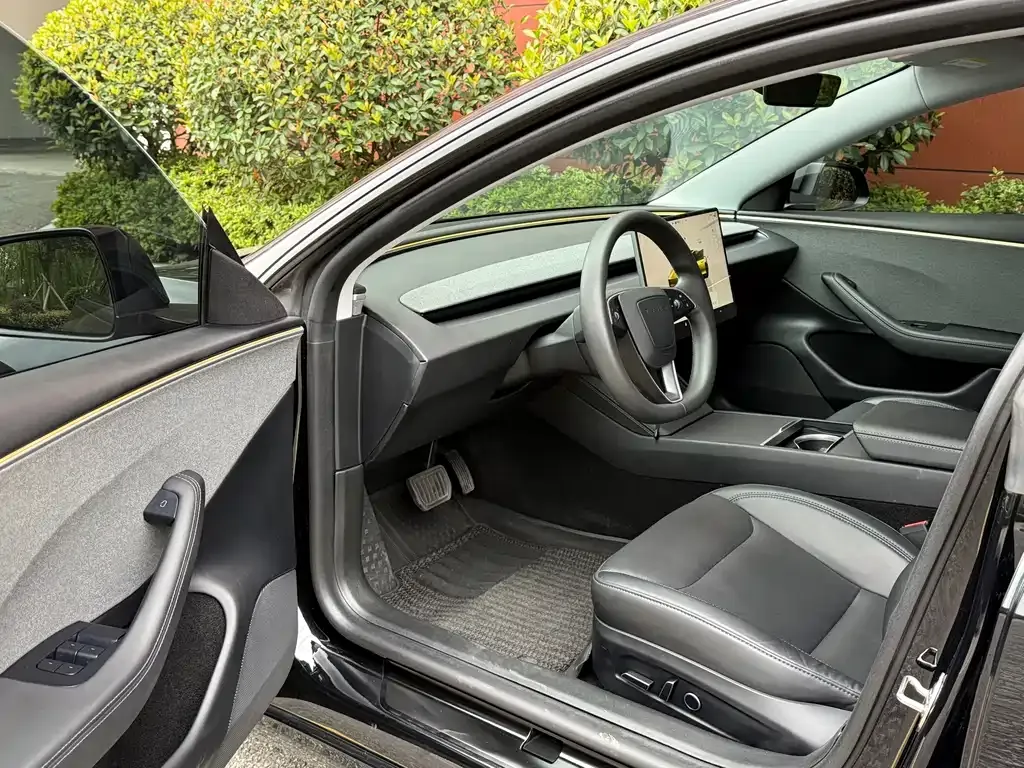 Tesla Model 3 — фото 10
