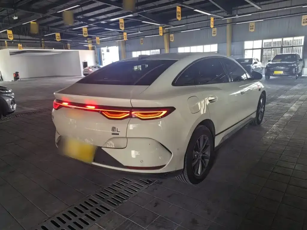 BYD Qin L — фото 9
