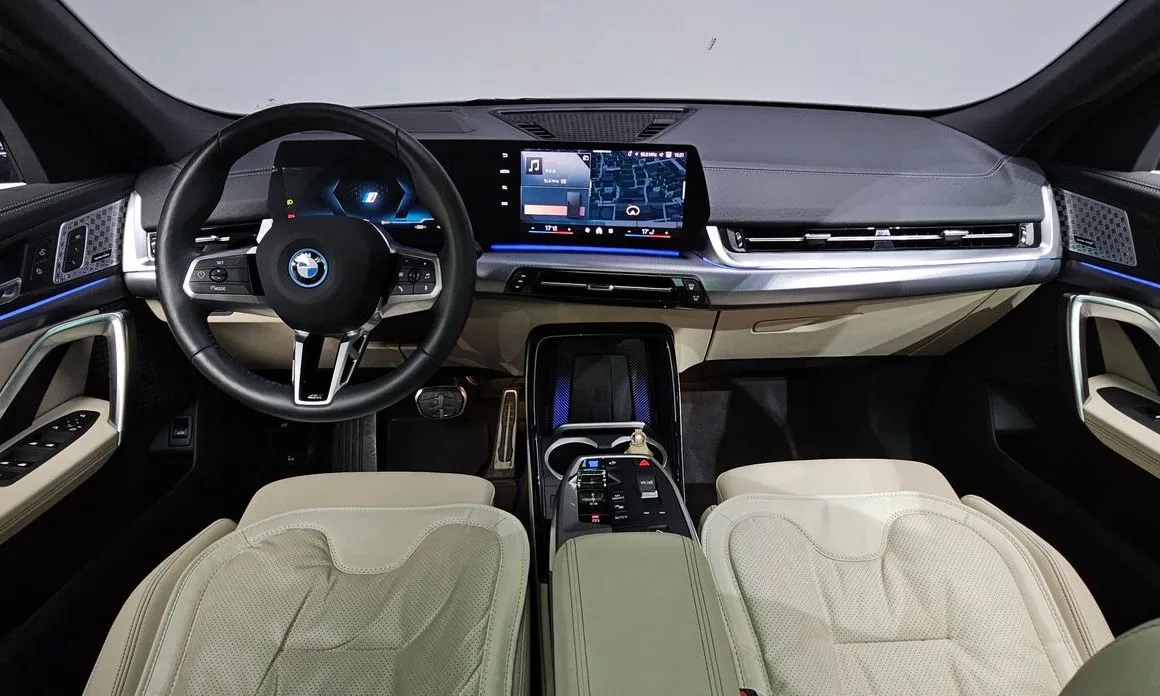 BMW iX2 — фото 9