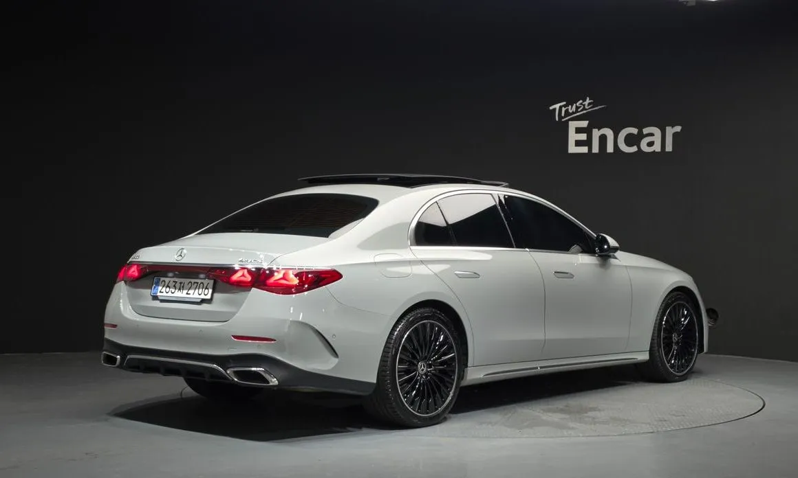Mercedes-Benz E-Class — фото 4