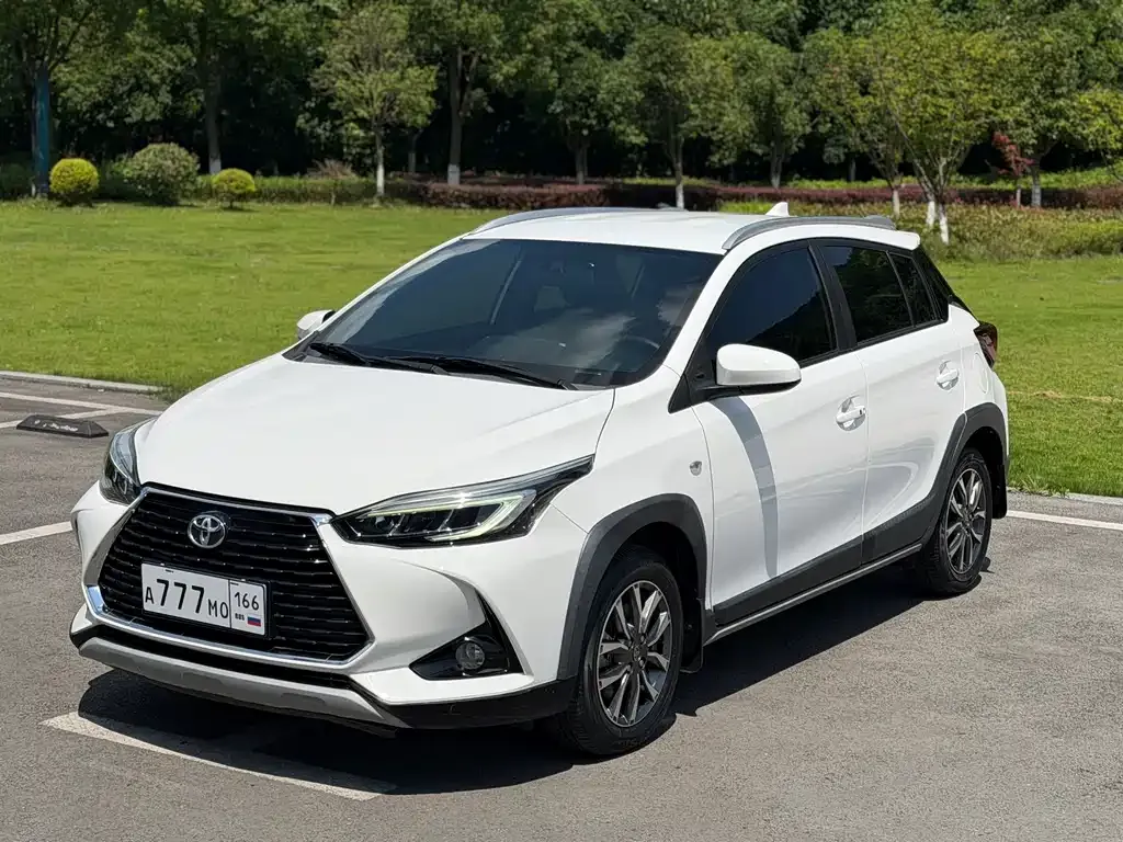 Toyota Yaris L — фото 1