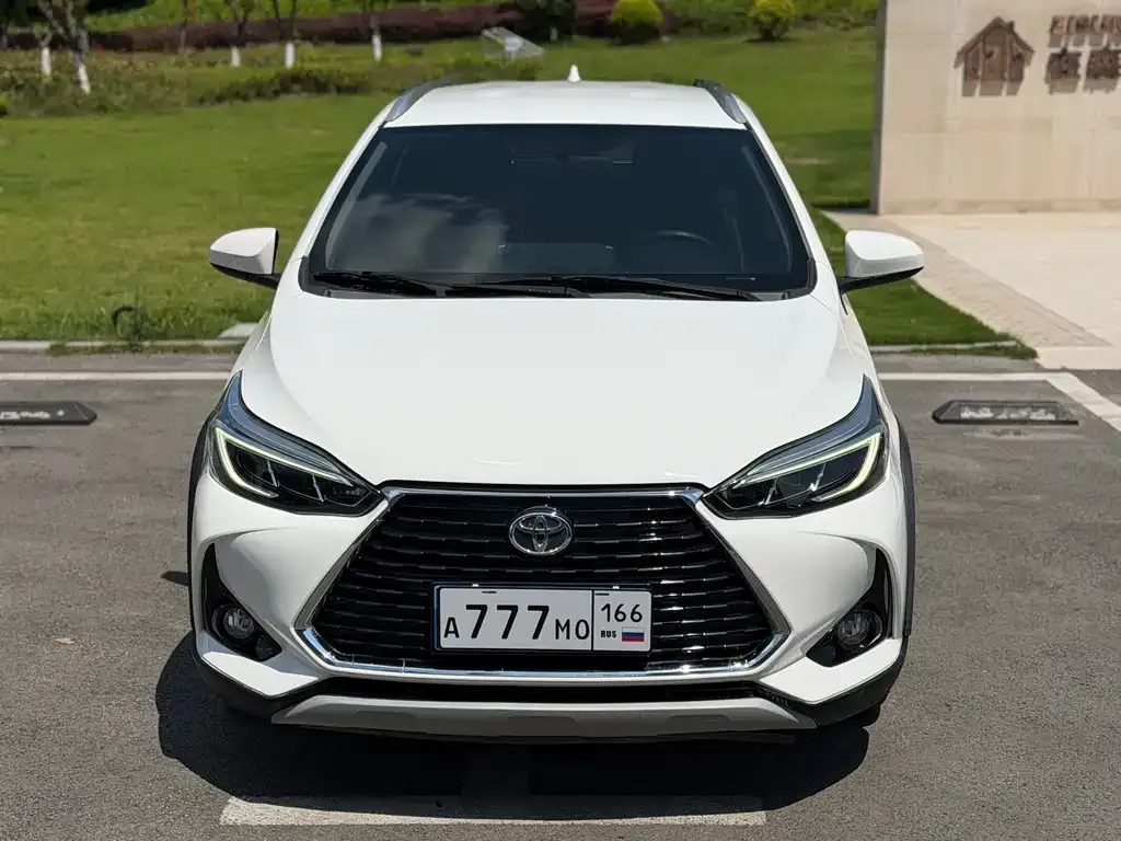 Toyota Yaris L — фото 3