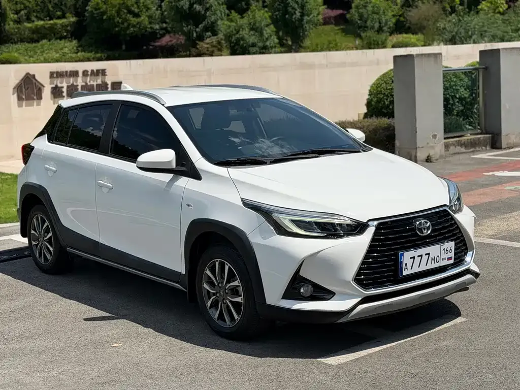 Toyota Yaris L — фото 4