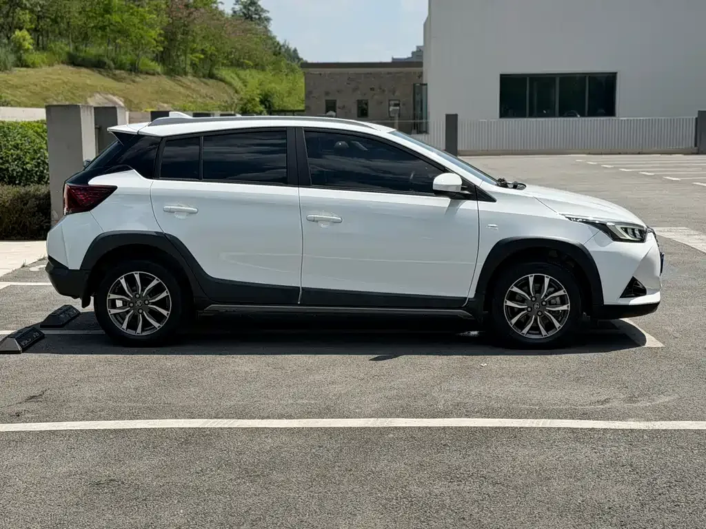 Toyota Yaris L — фото 9