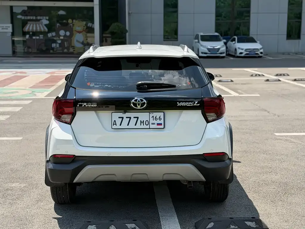Toyota Yaris L — фото 7