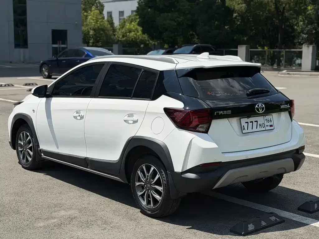 Toyota Yaris L — фото 10