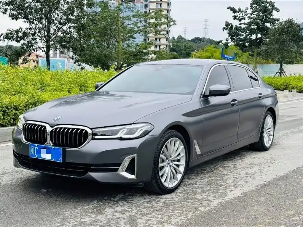 BMW 5 Series — фото 1