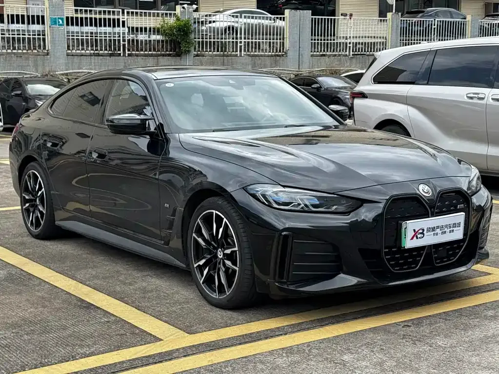 BMW i4 — фото 9
