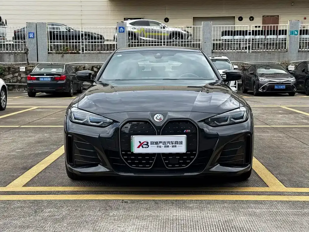 BMW i4 — фото 8