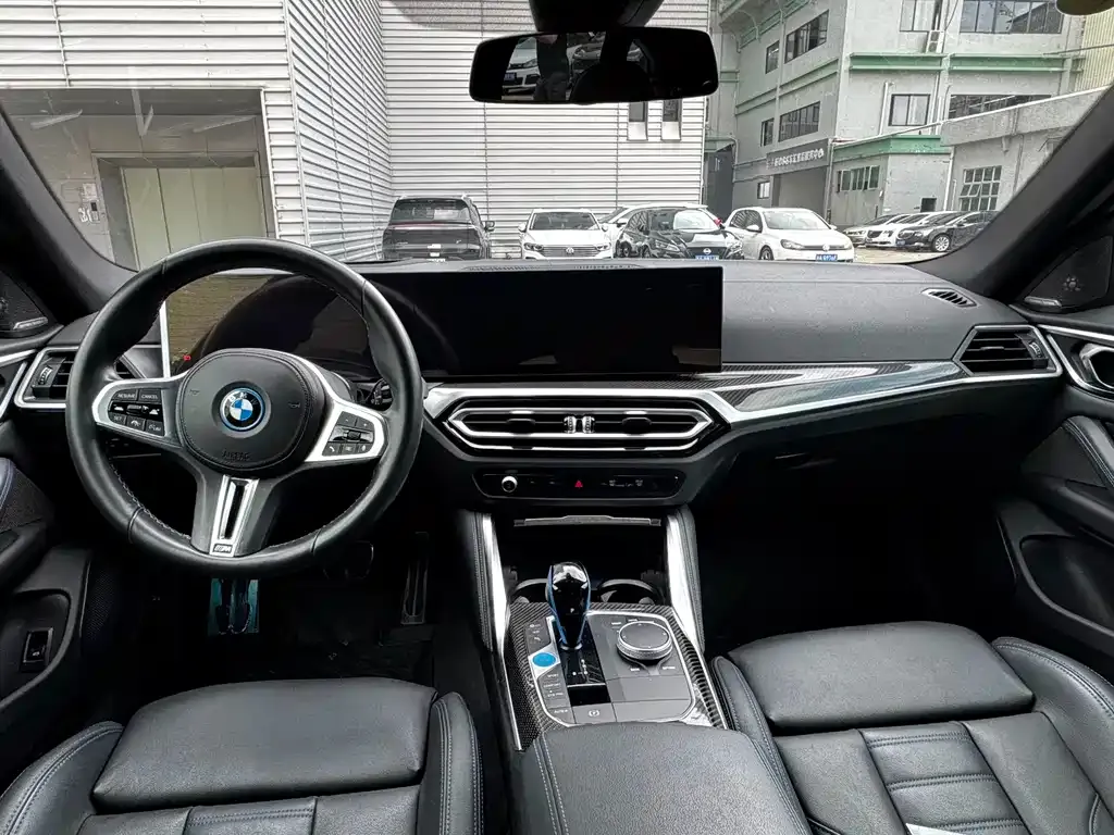 BMW i4 — фото 6