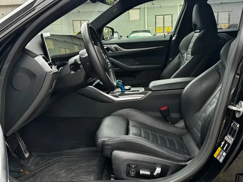 BMW i4 — фото 7