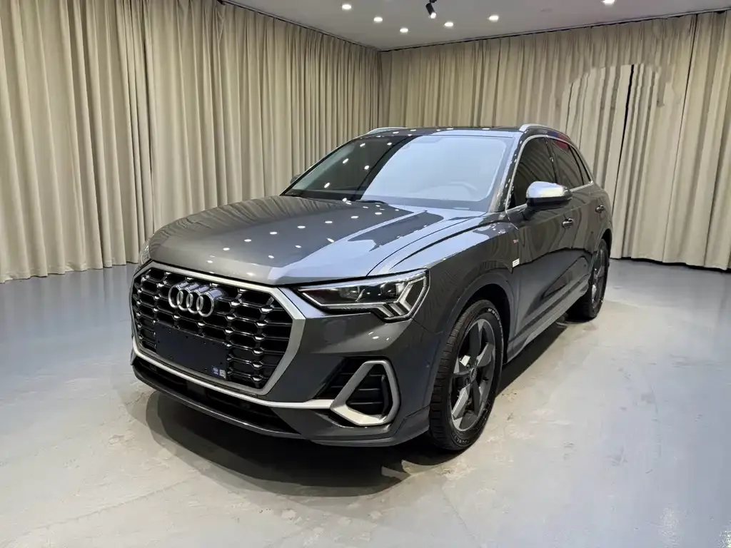 Audi Q3 — фото 1