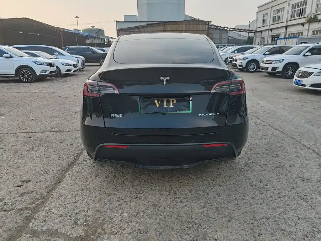 Tesla Model Y — фото 7