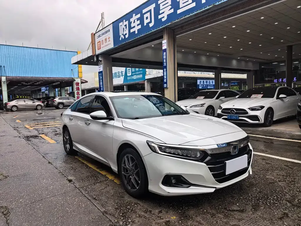 Honda Accord — фото 9