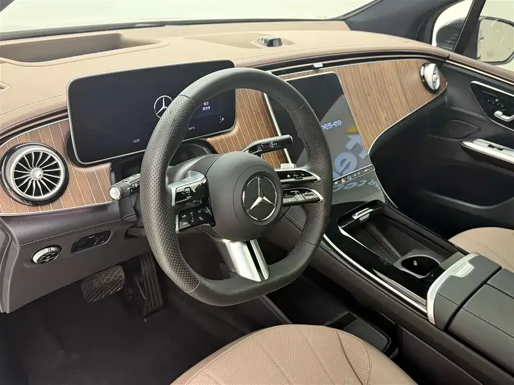 Mercedes-Benz EQE SUV — фото 8