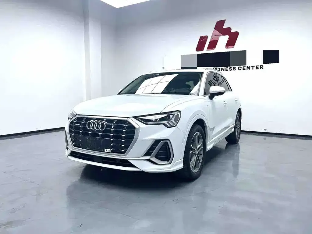 Audi Q3 — фото 1