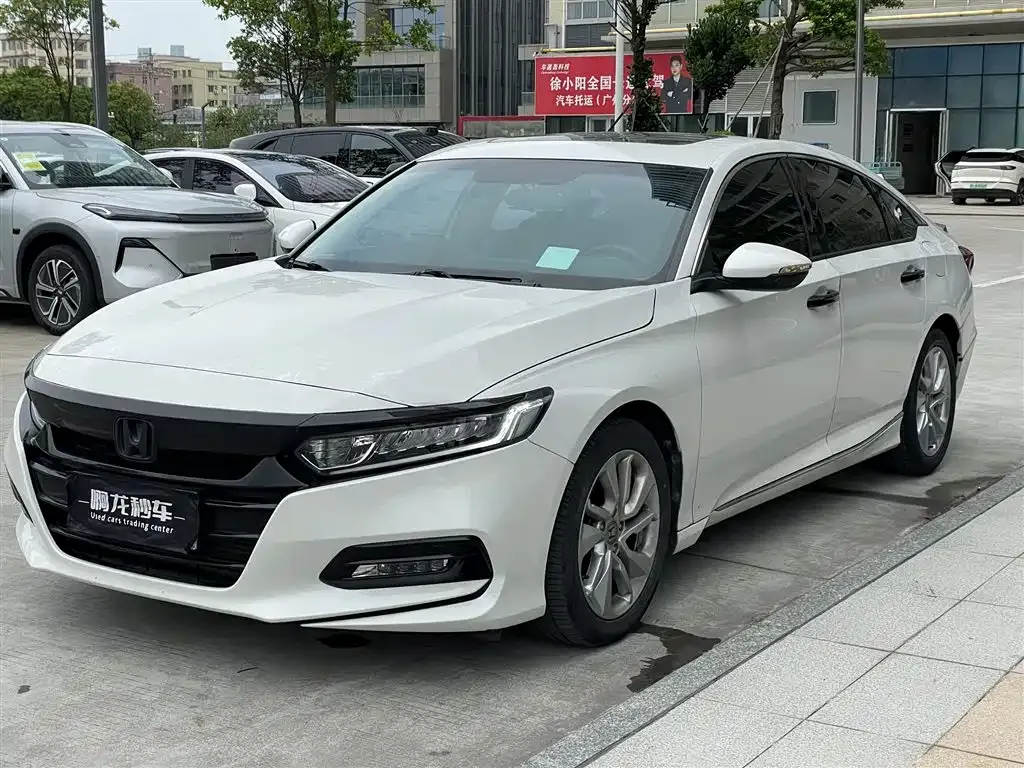 Honda Accord — фото 1