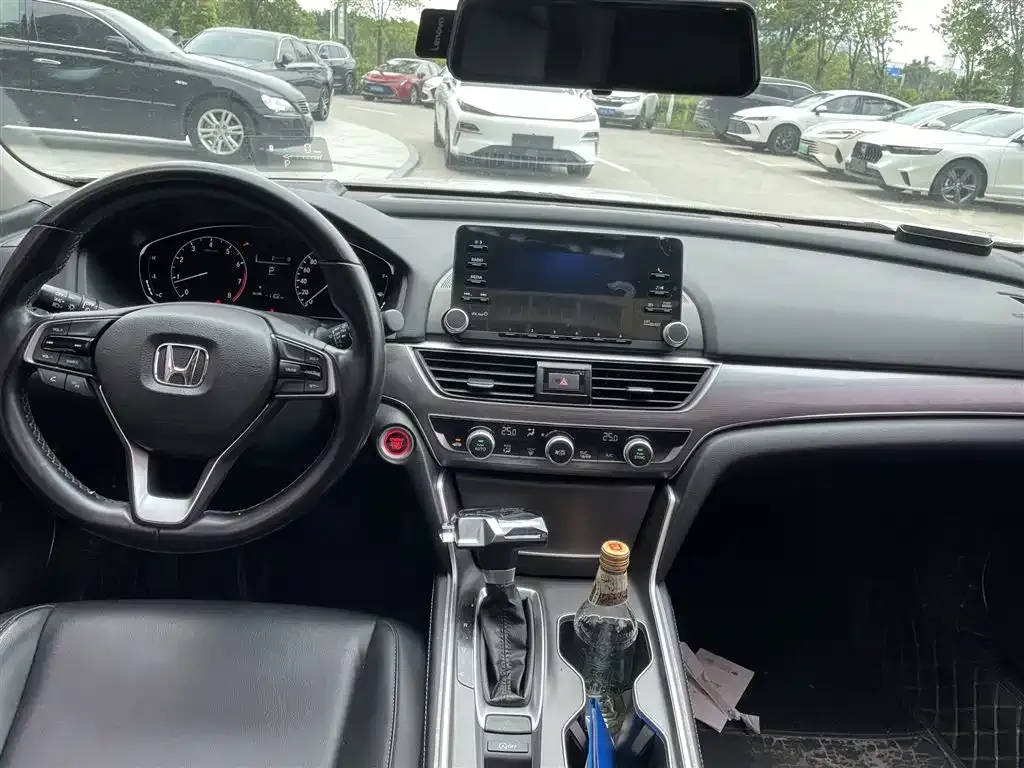 Honda Accord — фото 9