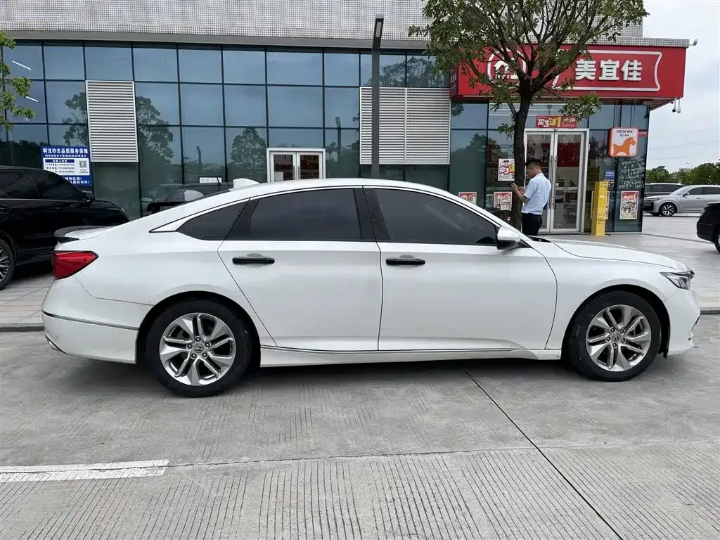 Honda Accord — фото 10