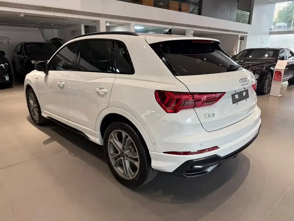 Audi Q3 — фото 10
