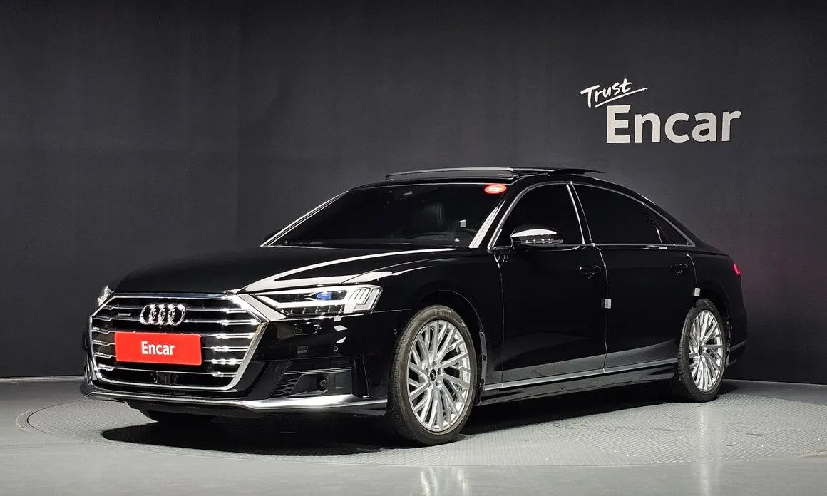 Audi A8 — фото 1