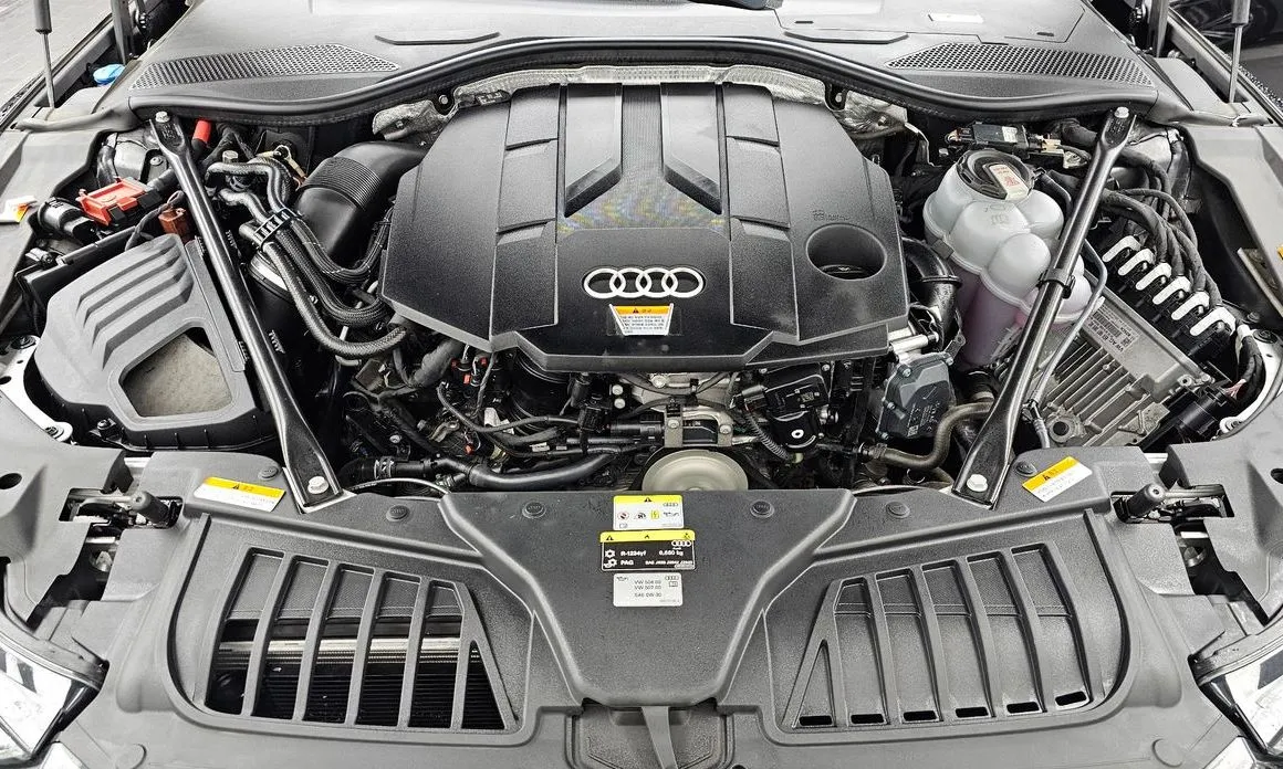 Audi A8 — фото 9