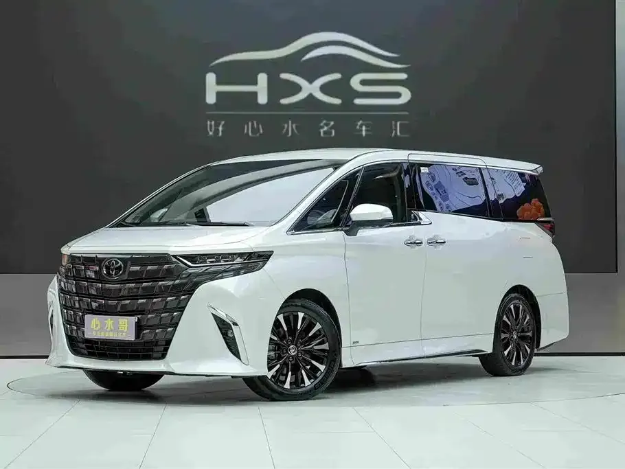 Toyota Alphard — фото 1