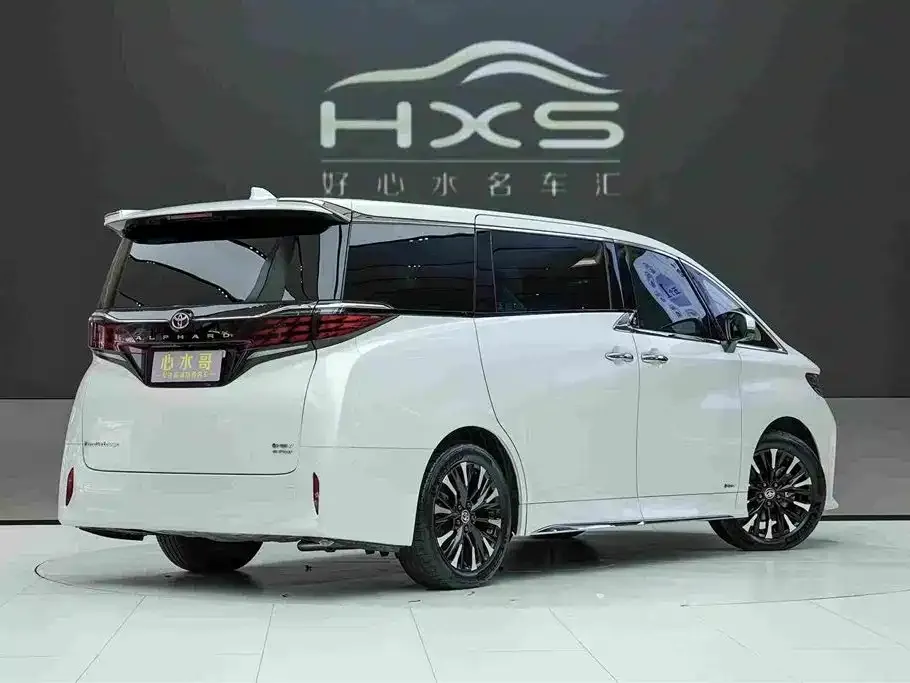 Toyota Alphard — фото 8