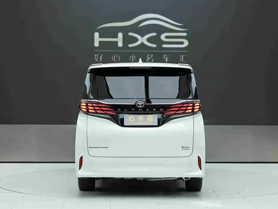 Toyota Alphard — фото 2