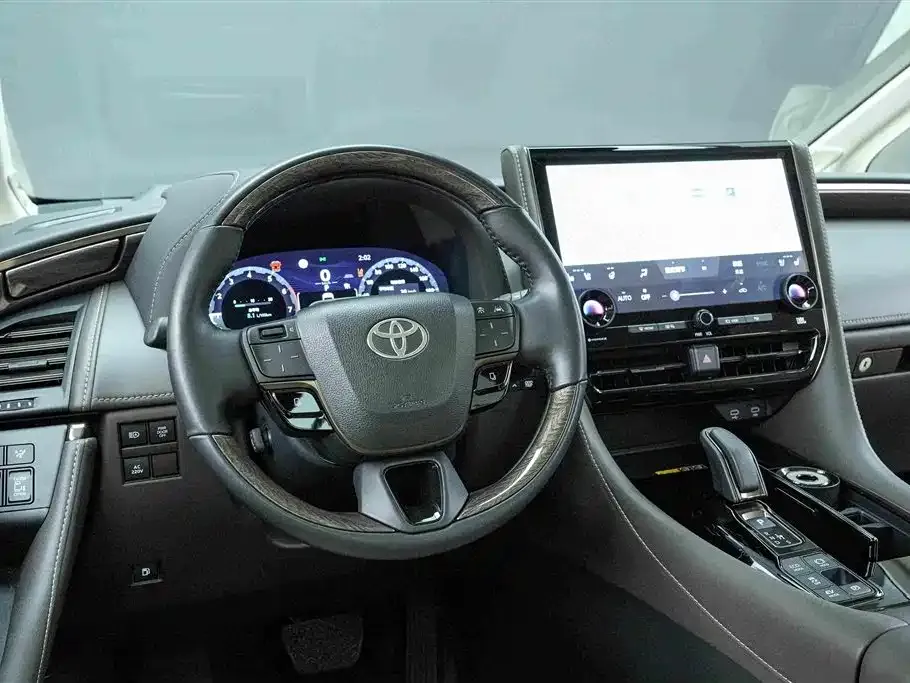 Toyota Alphard — фото 3