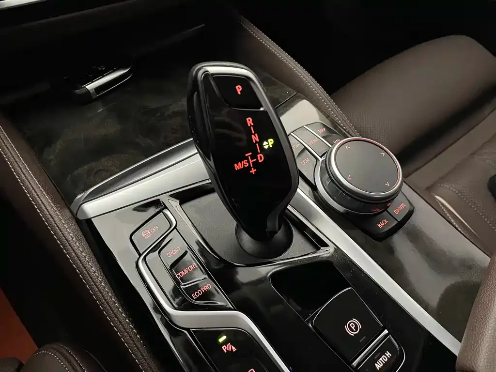 BMW 5 Series — фото 10
