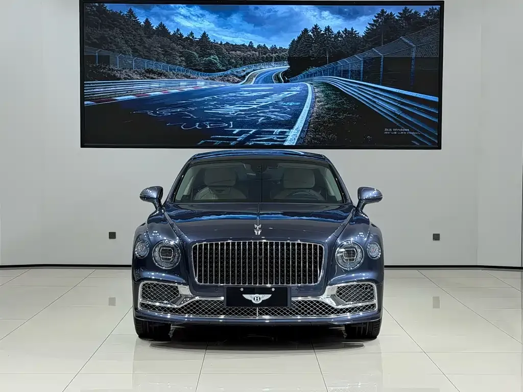 Bentley Flying Spur PHEV — фото 10