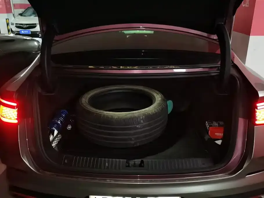 BYD Seal — фото 4