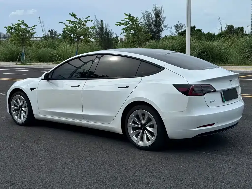 Tesla Model 3 — фото 7