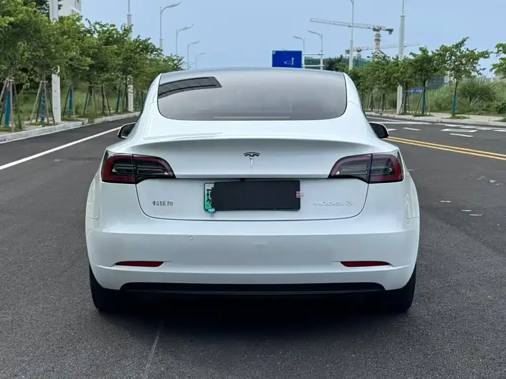 Tesla Model 3 — фото 9
