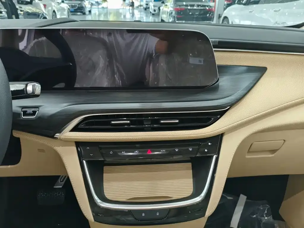 Buick GL8 Hybrid — фото 5