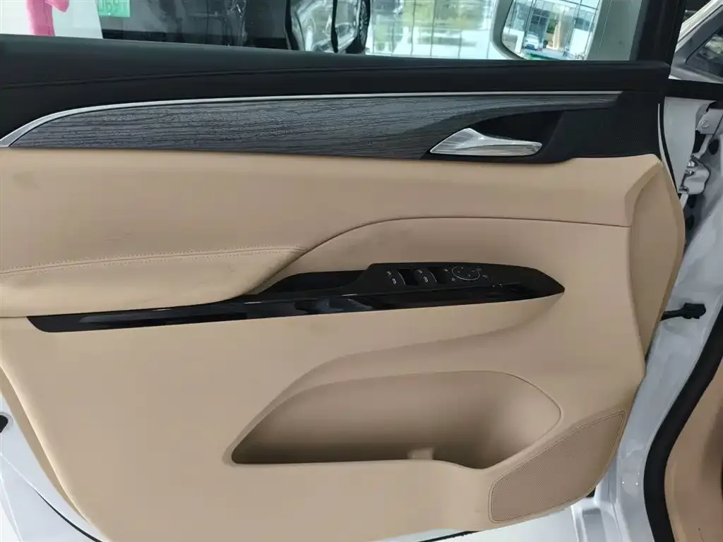 Buick GL8 Hybrid — фото 2