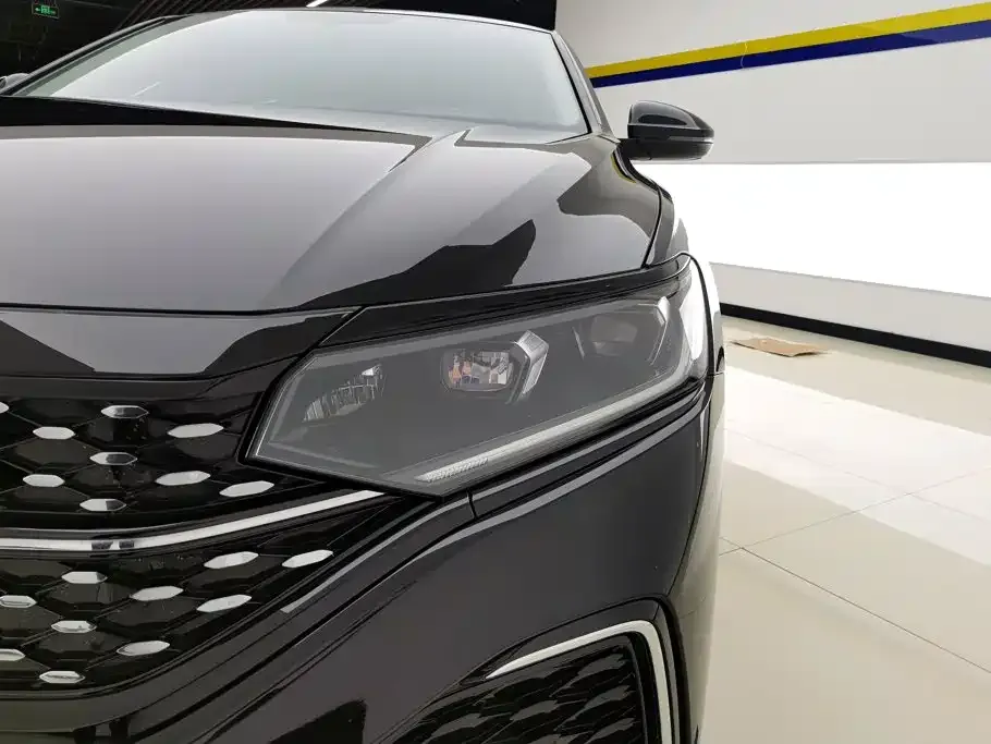 Volkswagen Passat — фото 7