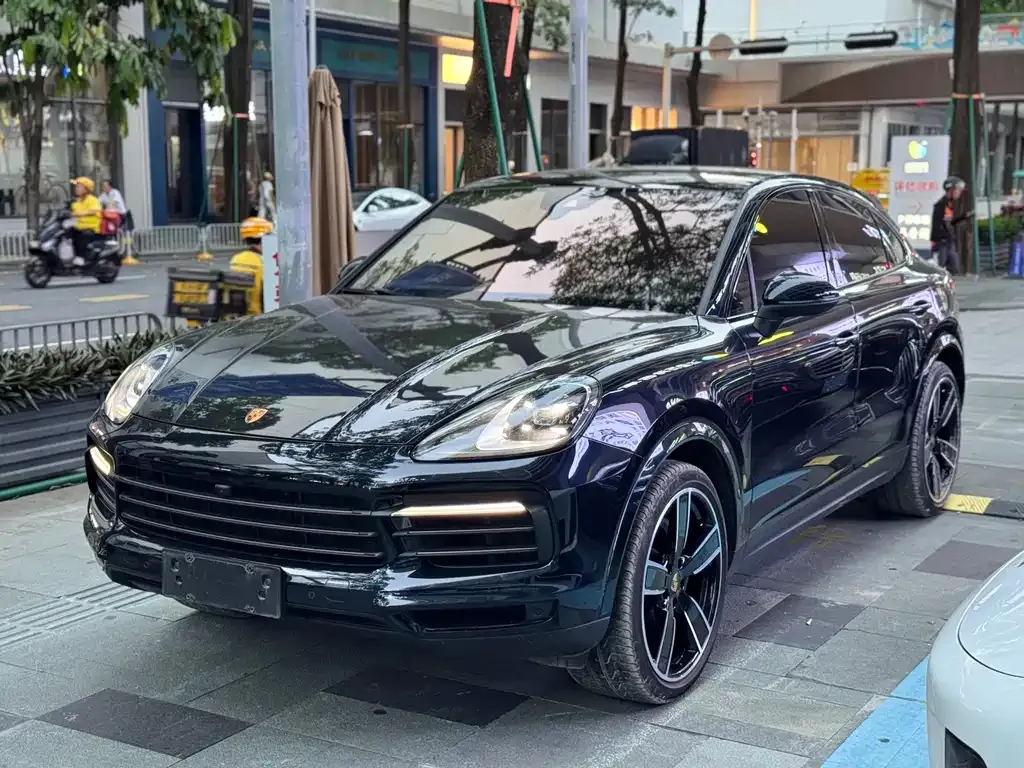 Porsche Cayenne — фото 1